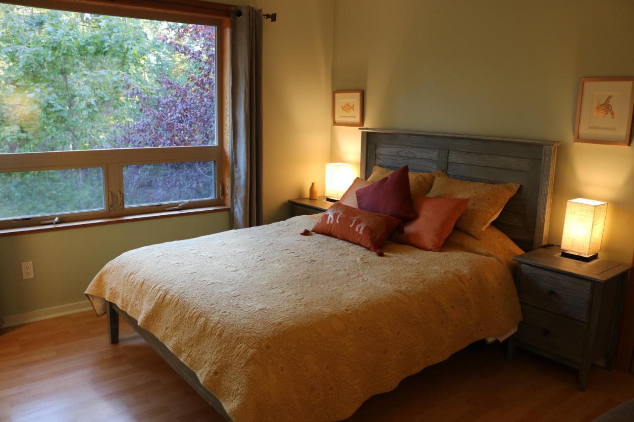 Five Elements Lodge B&B With Outdoor Spa Fernwood Exterior photo