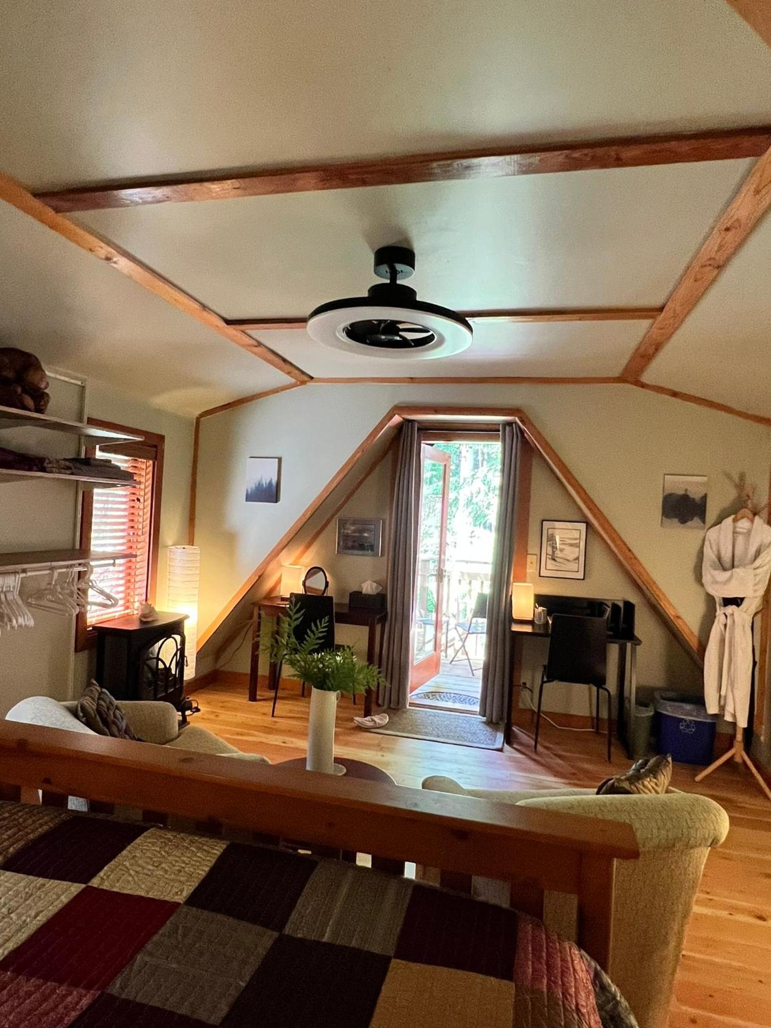 Five Elements Lodge B&B With Outdoor Spa Fernwood Exterior photo